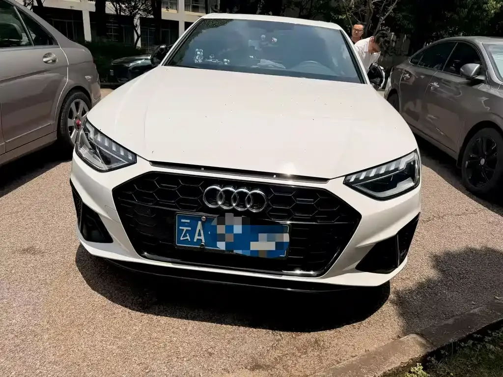 Audi A4L 2023 из CN, фото 1
