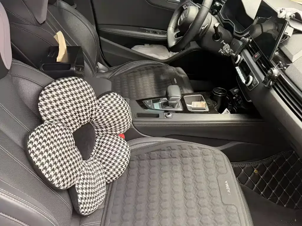 Audi A4L 2023 из CN, фото 6