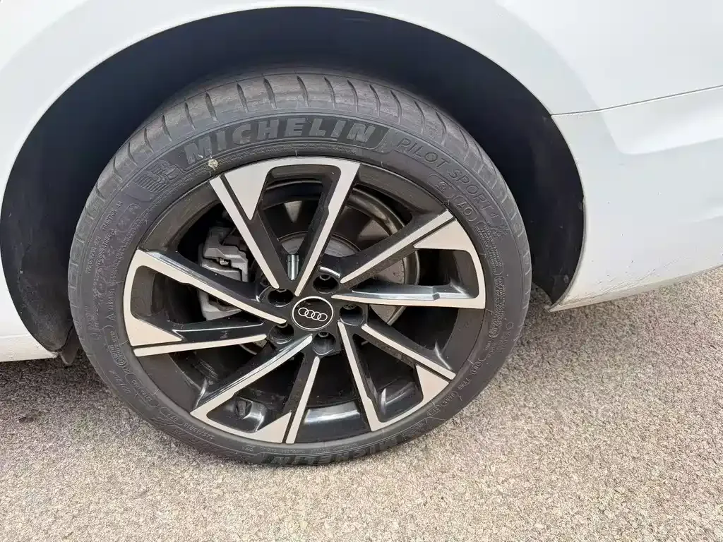 Audi A4L 2023 из CN, фото 2