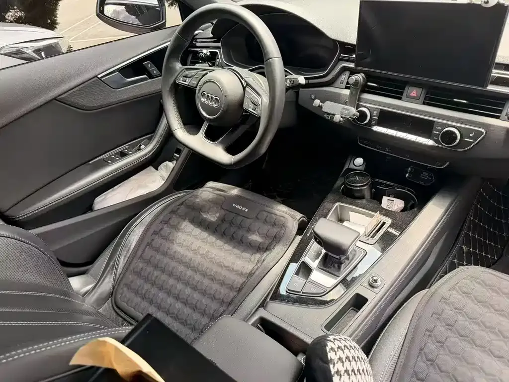 Audi A4L 2023 из CN, фото 3