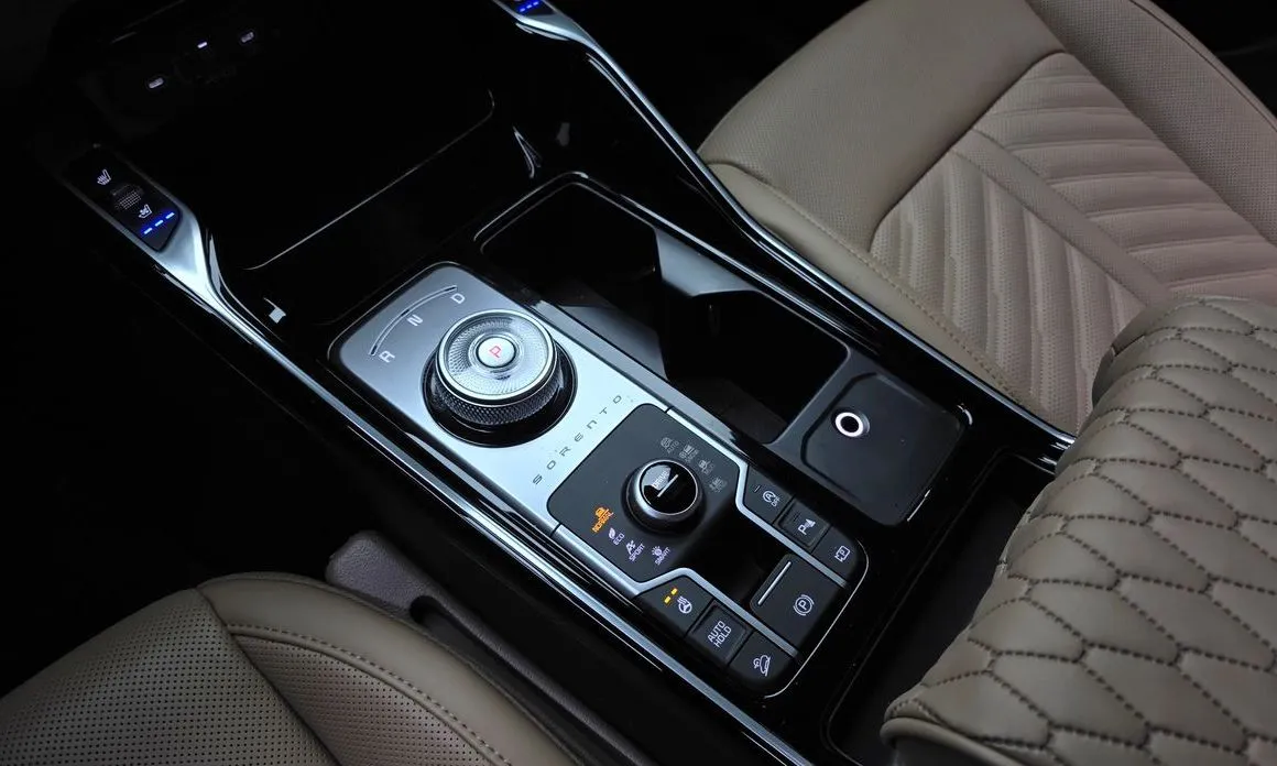 Kia Sorento — фото 6