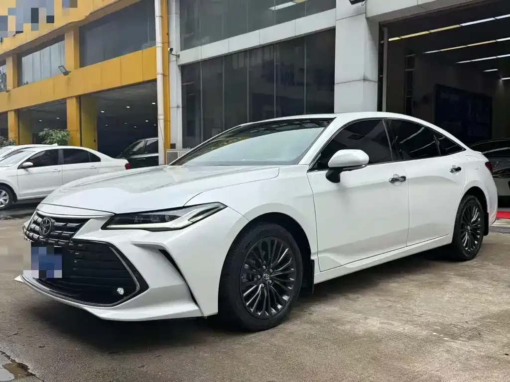 Toyota Avalon — фото 1