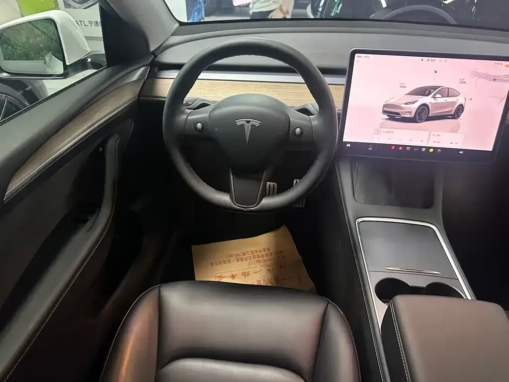 Tesla Model Y — фото 3