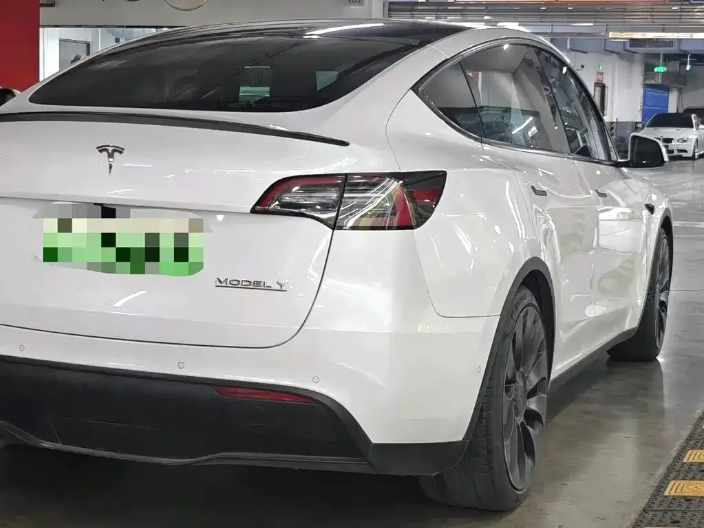 Tesla Model Y — фото 6