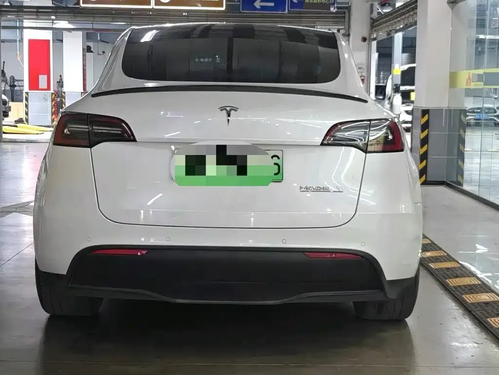 Tesla Model Y — фото 9