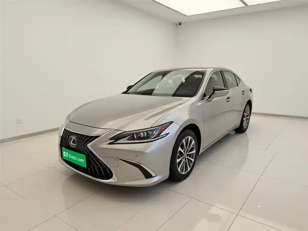 Lexus ES — фото 1