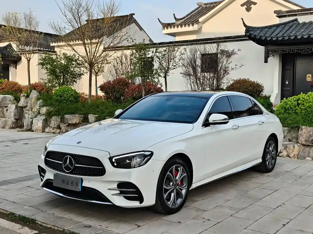 Mercedes-Benz E-Class — фото 1