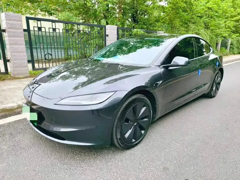 Tesla Model 3 — фото 1