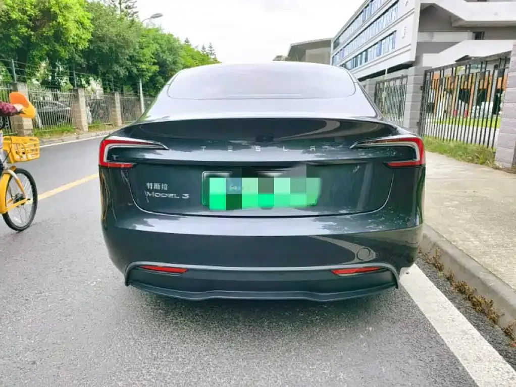Tesla Model 3 — фото 7