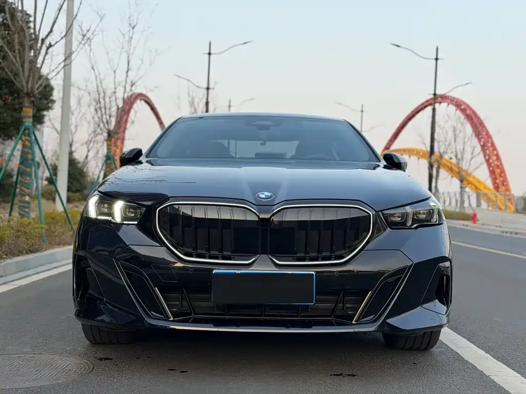 BMW 5 Series 2025 из CN, фото 2