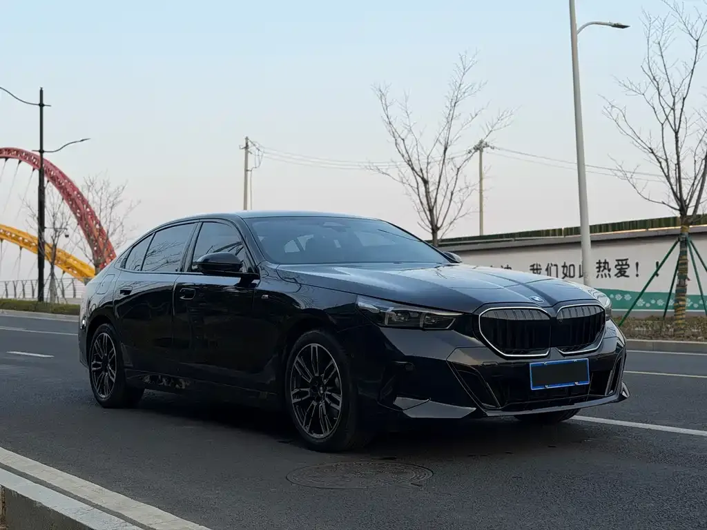 BMW 5 Series 2025 из CN, фото 3