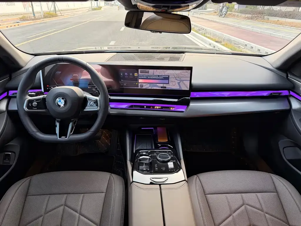 BMW 5 Series 2025 из CN, фото 8