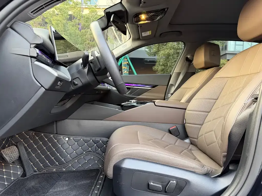 BMW 5 Series 2025 из CN, фото 5