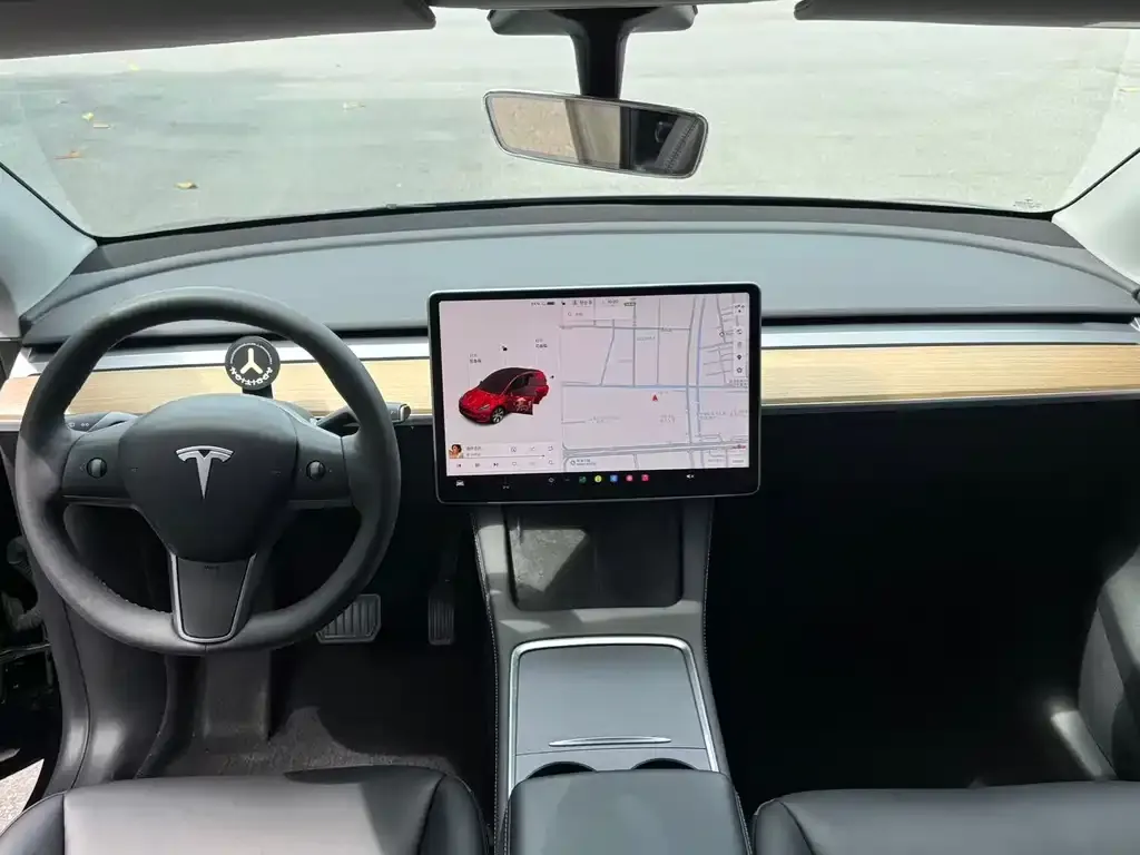 Tesla Model Y — фото 2