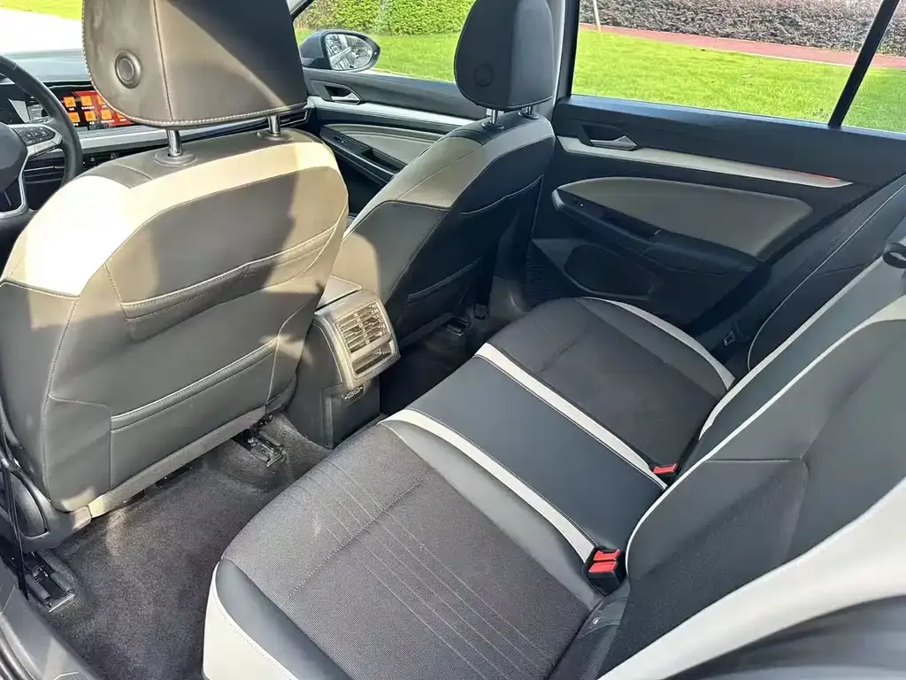 Volkswagen Golf 2022 из CN, фото 4