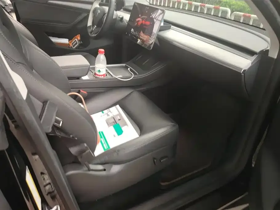 Tesla Model Y — фото 3