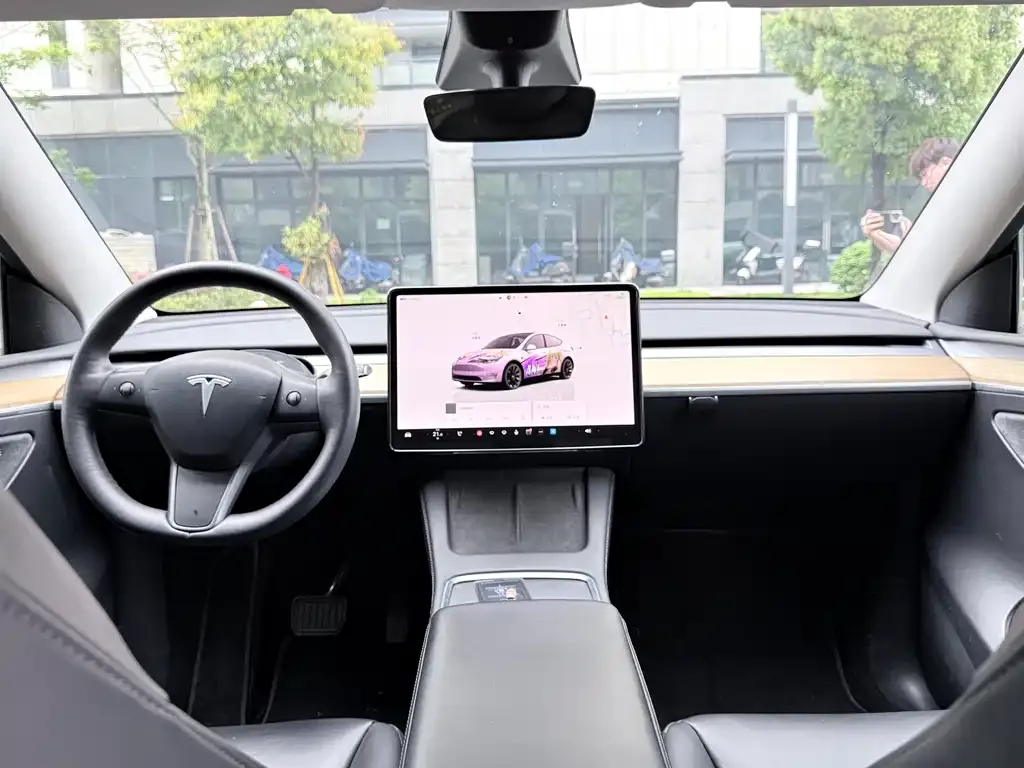 Tesla Model Y — фото 4