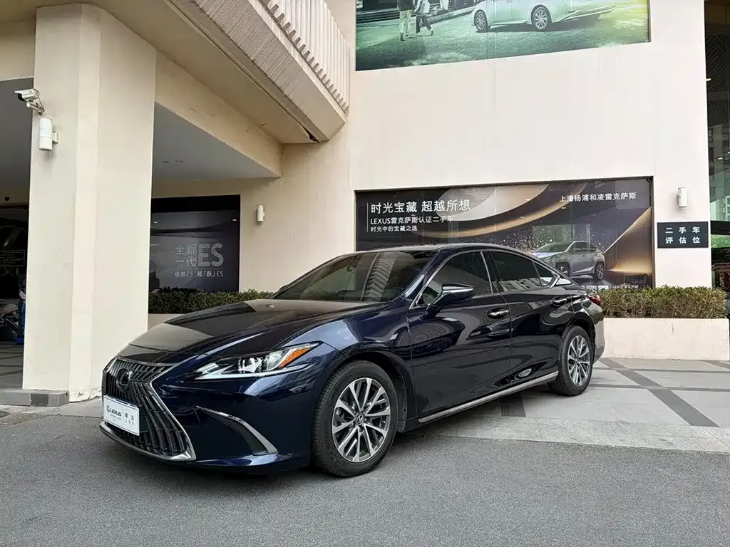 Lexus ES — фото 1