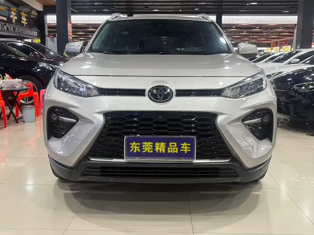 Toyota Wildlander — фото 7