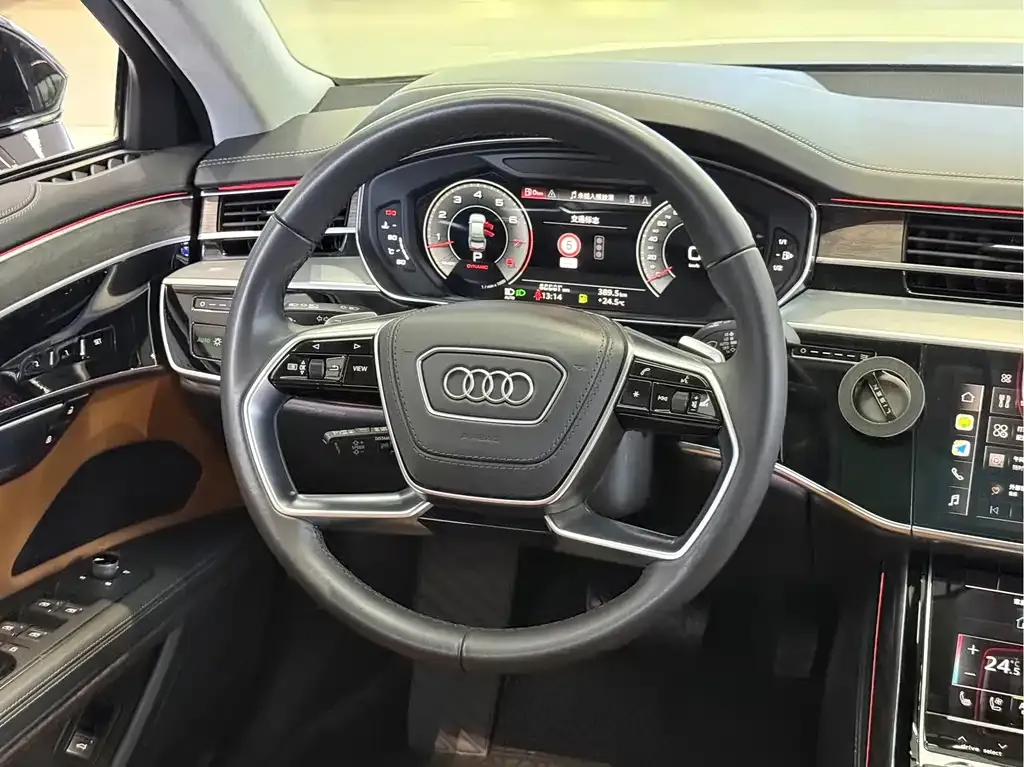 Audi A8 — фото 8