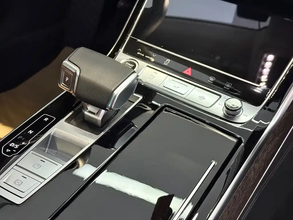 Audi A8 — фото 4