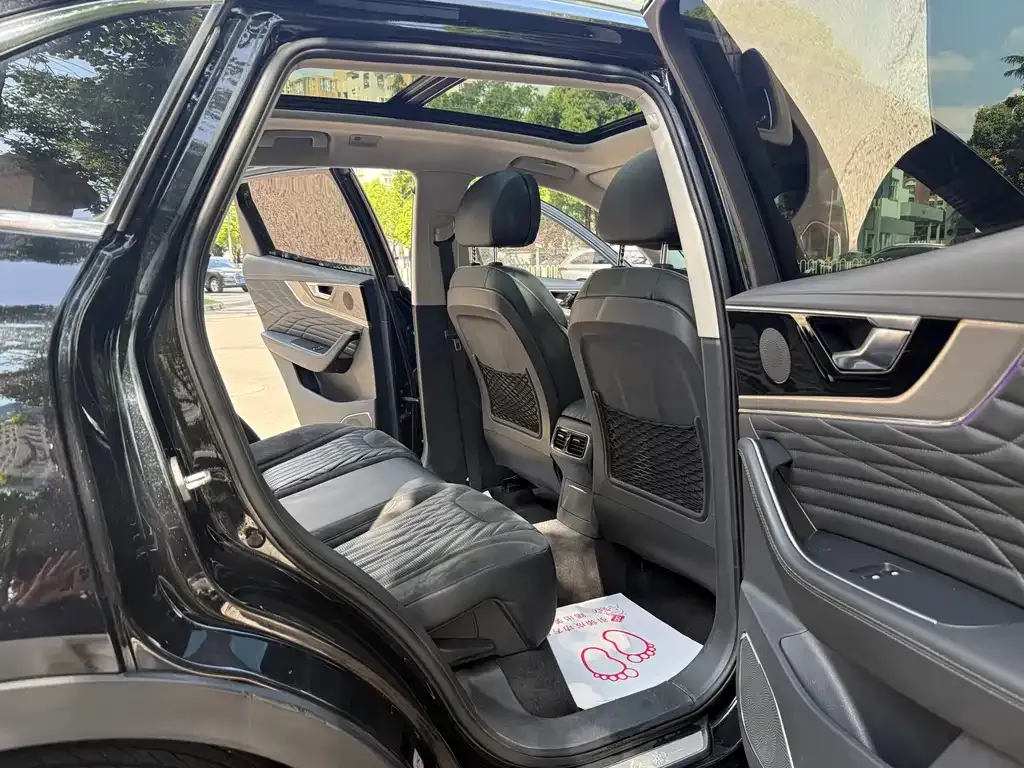 Hongqi HS5 2023 из CN, фото 2