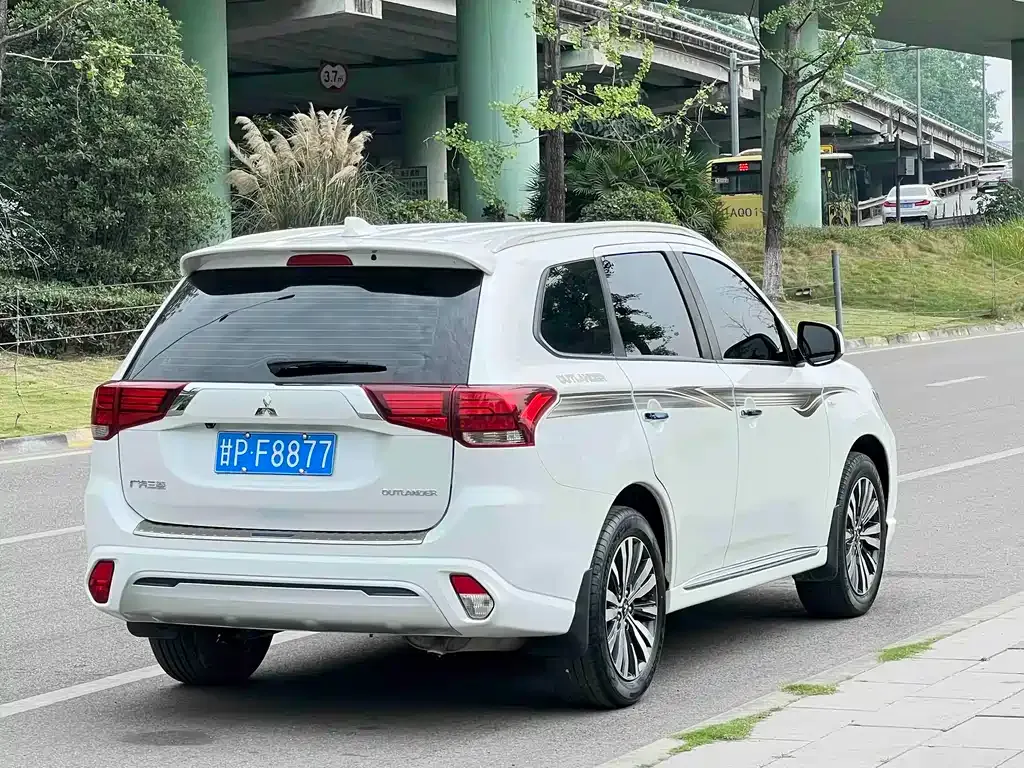 Mitsubishi Outlander 2023 из CN, фото 3