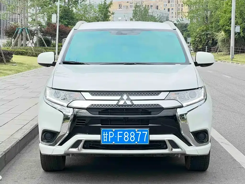 Mitsubishi Outlander 2023 из CN, фото 9