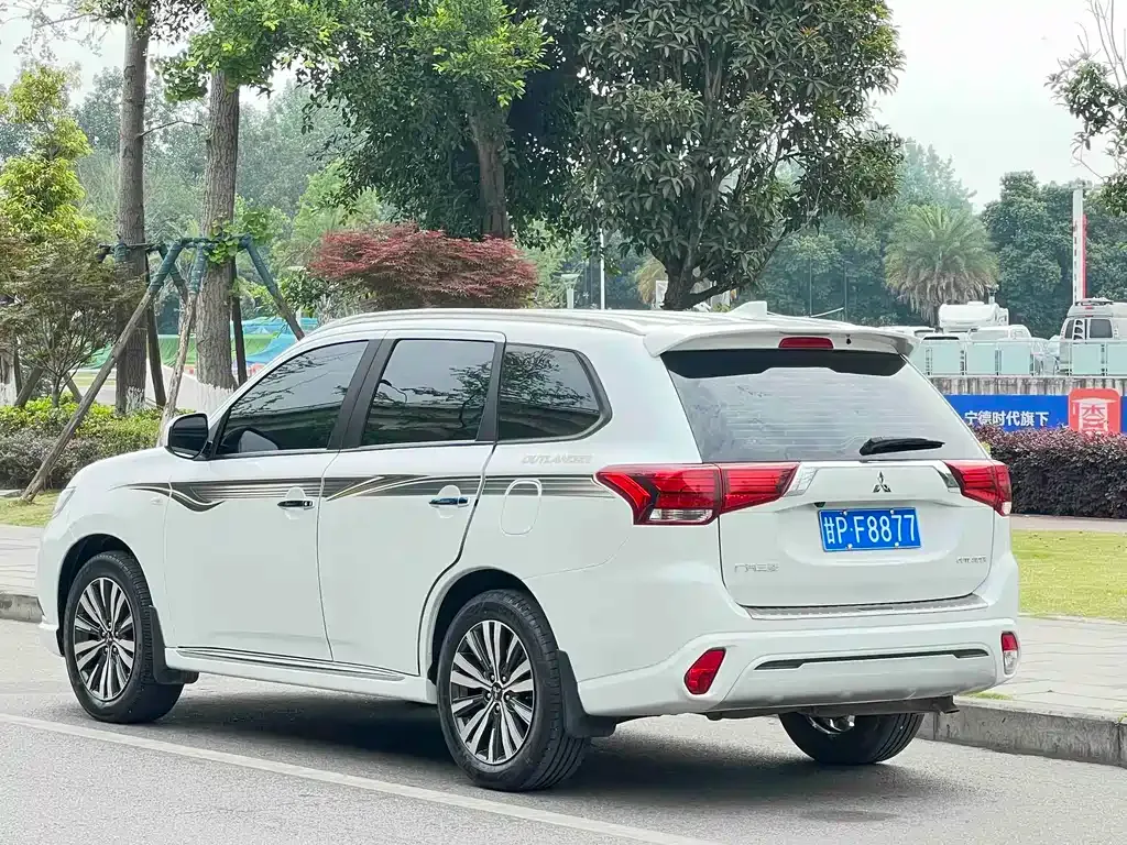 Mitsubishi Outlander 2023 из CN, фото 10