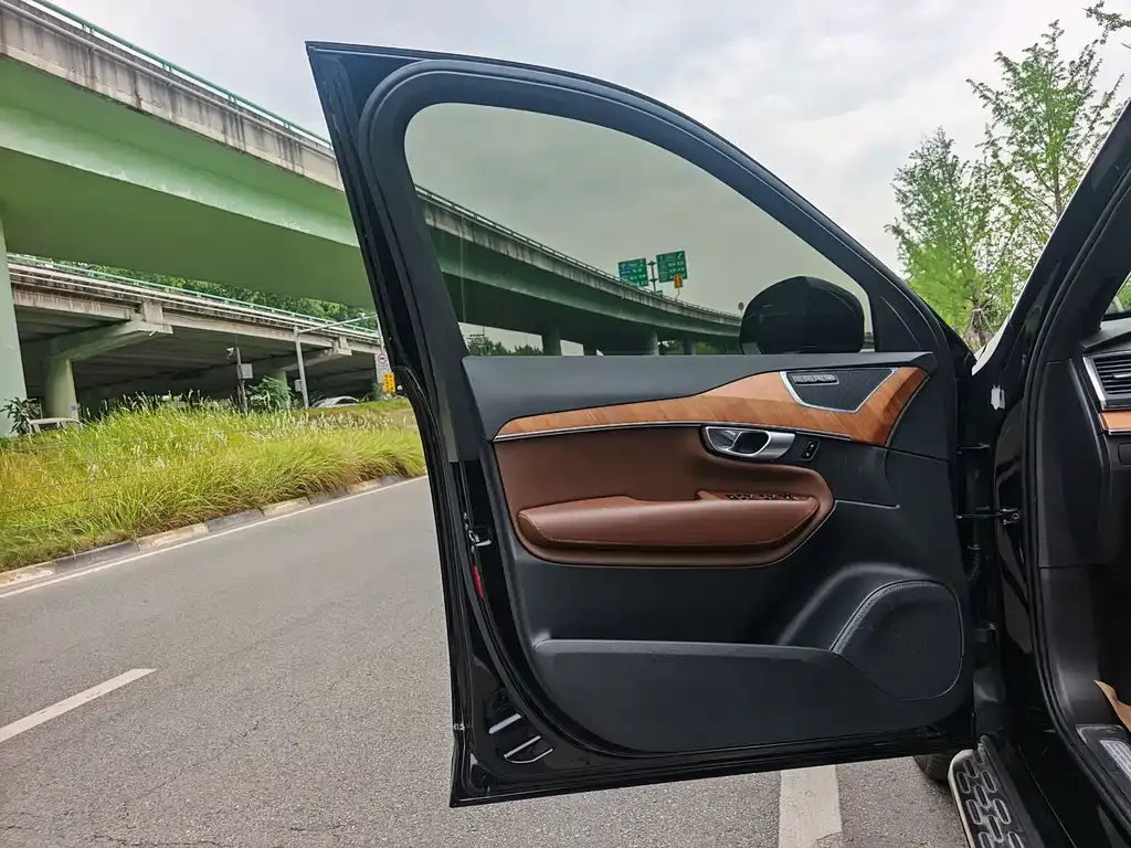 Volvo XC90 2023 из CN, фото 9
