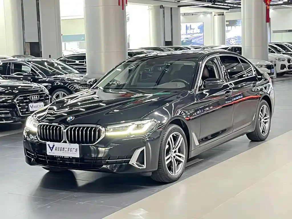 BMW 5 Series — фото 1
