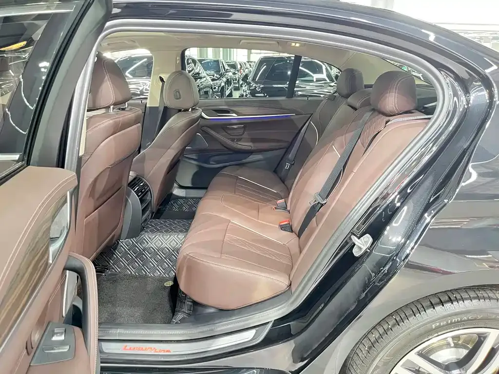 BMW 5 Series — фото 10