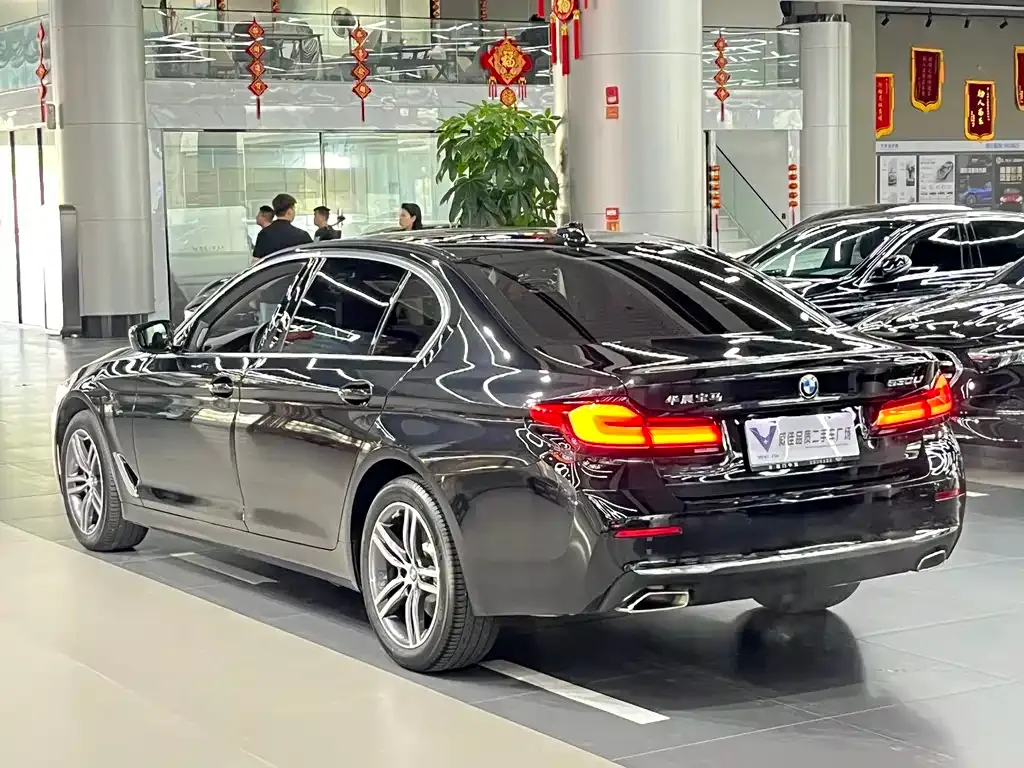 BMW 5 Series — фото 3