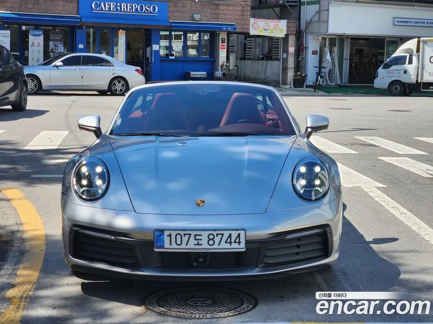 Porsche 911 Carrera 4 Cabriolet 1