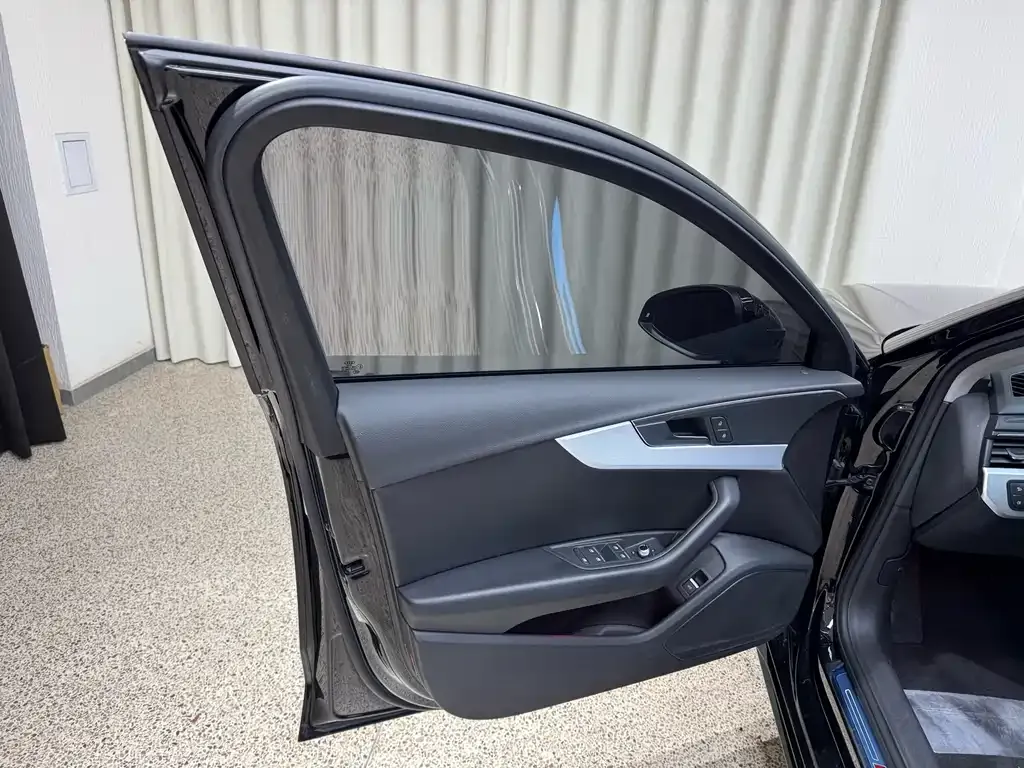 Audi A4L 2021 из CN, фото 6
