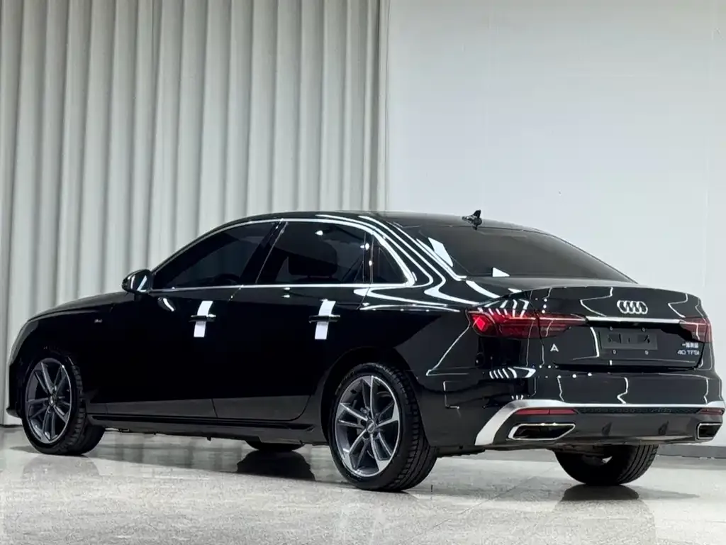 Audi A4L 2021 из CN, фото 4
