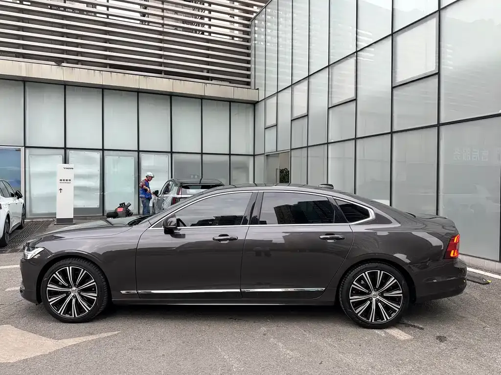 Volvo S90 2024 из CN, фото 5