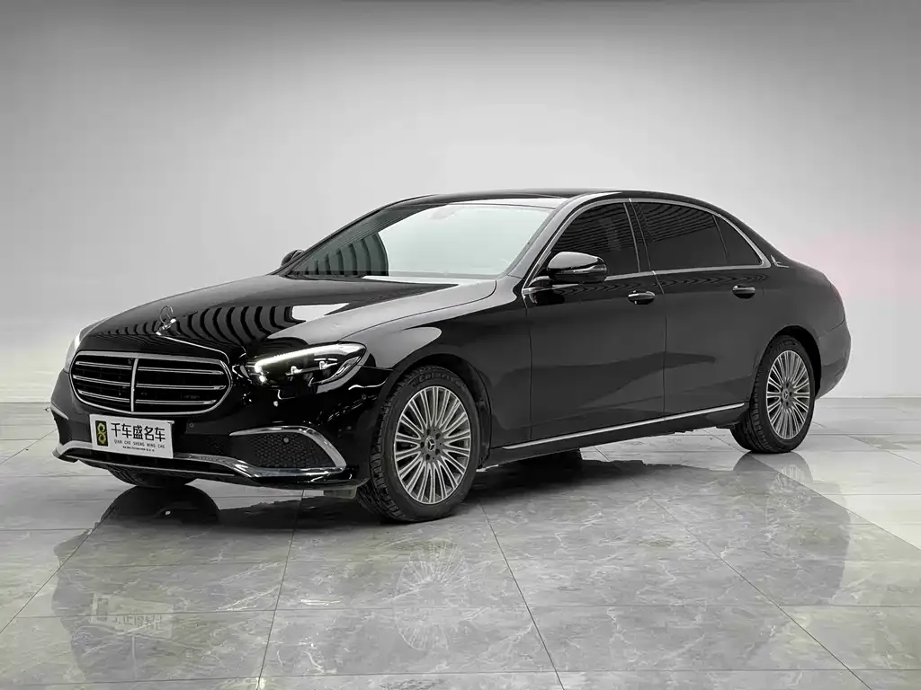 Mercedes-Benz E-Class — фото 1