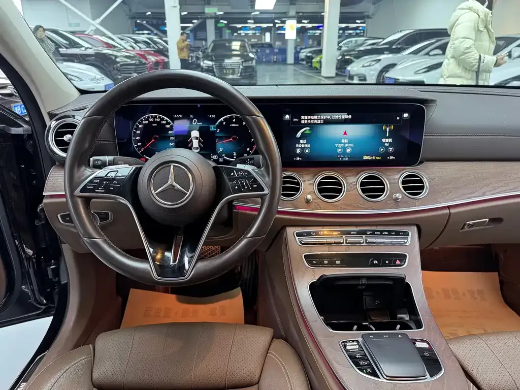 Mercedes-Benz E-Class — фото 10