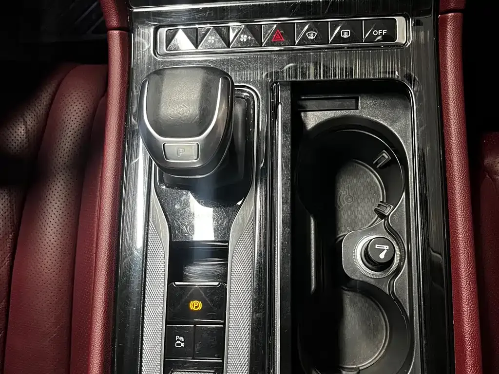 Hongqi H5 — фото 4