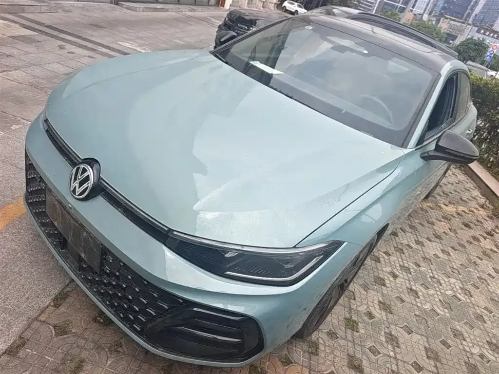 Volkswagen Passat — фото 1