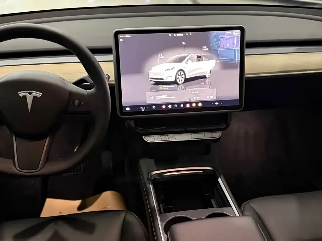 Tesla Model Y — фото 2
