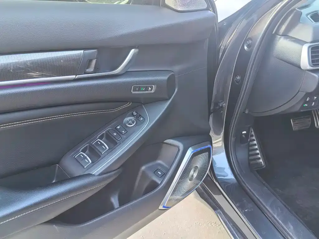 Honda Accord — фото 9