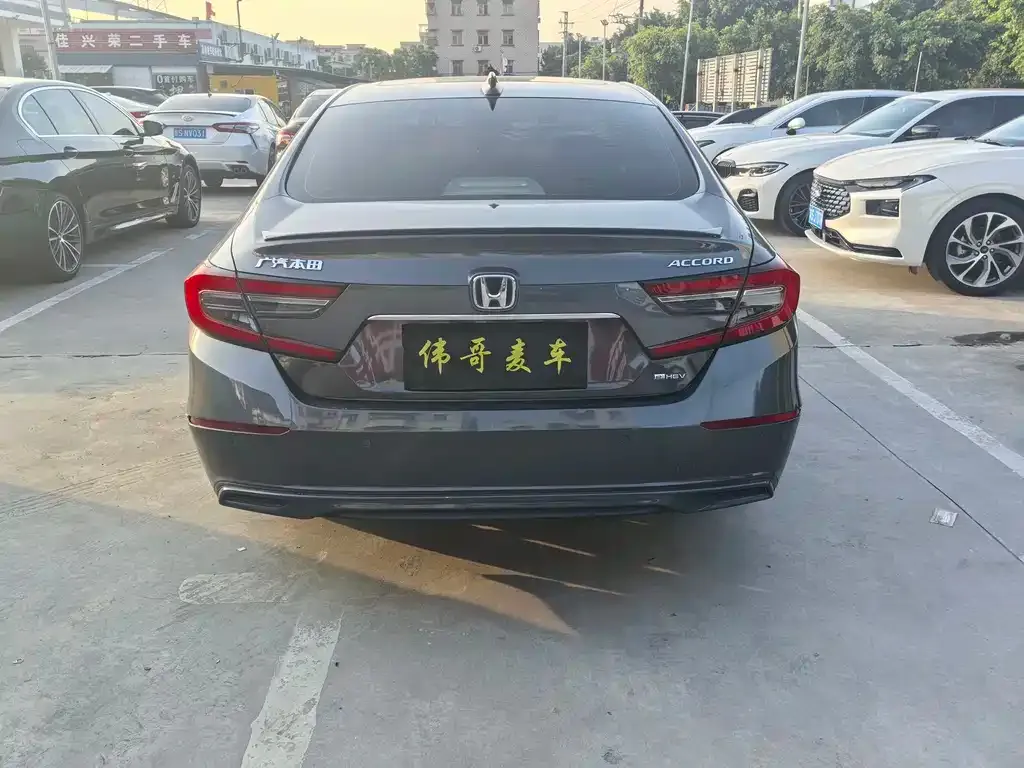 Honda Accord — фото 10