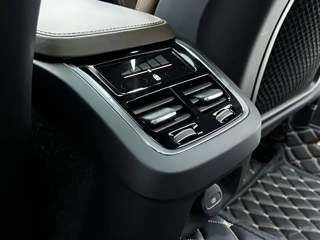 Volvo V90 2021 из CN, фото 2
