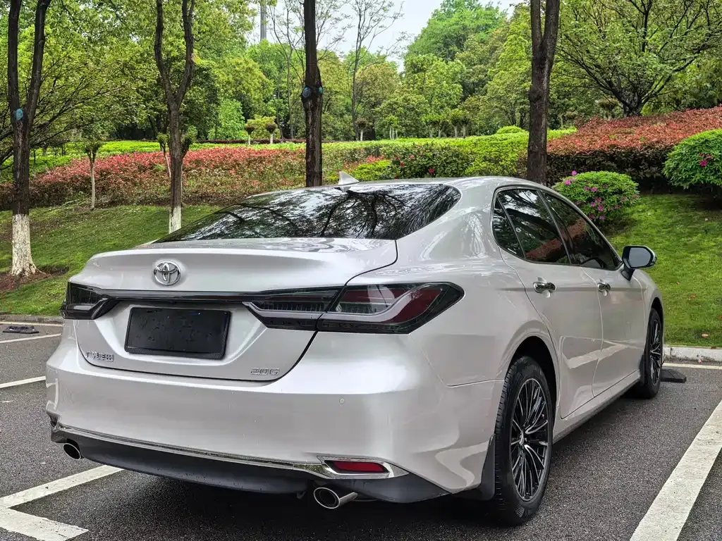Toyota Camry — фото 5