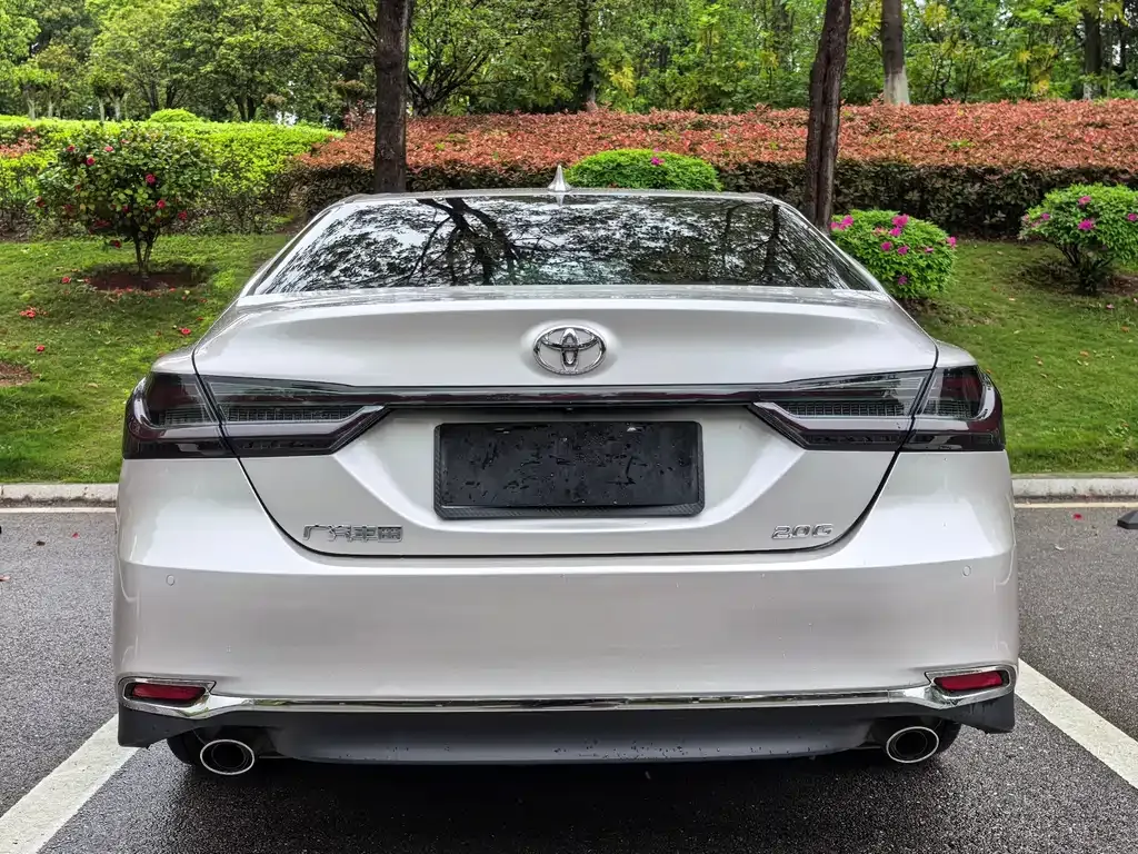 Toyota Camry — фото 10