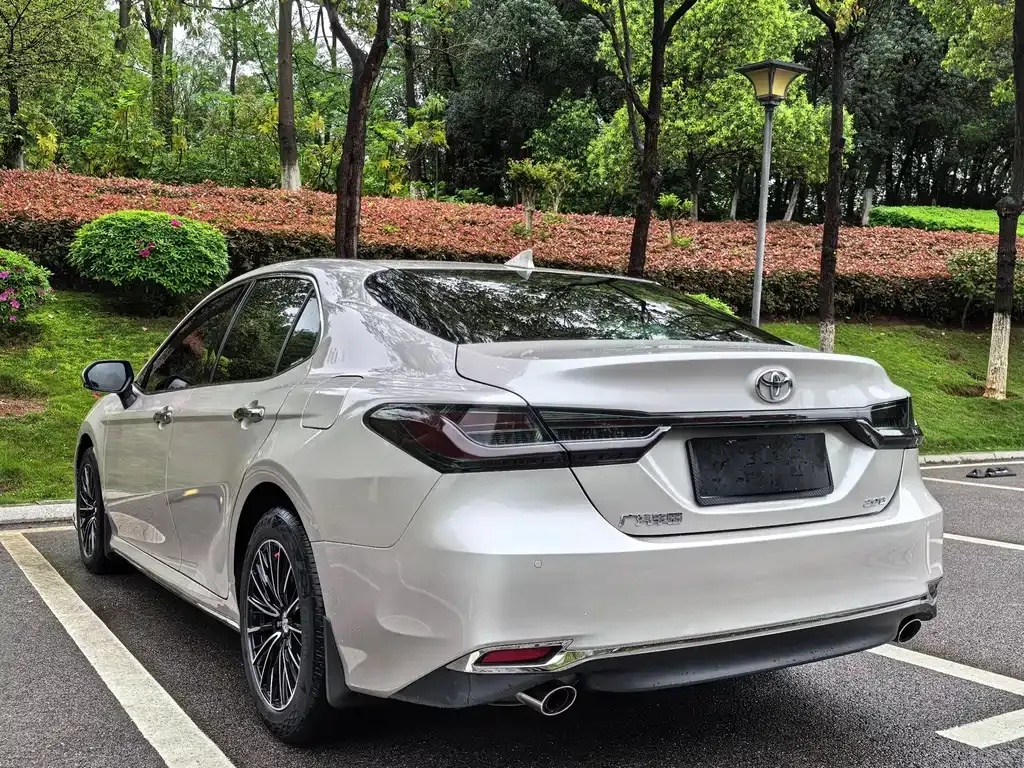 Toyota Camry — фото 6