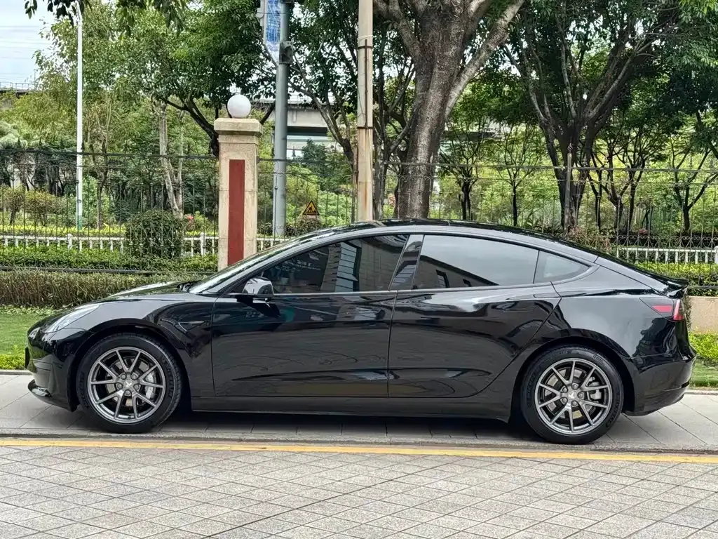 Tesla Model 3 — фото 4