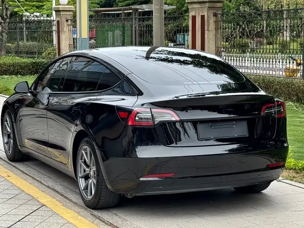 Tesla Model 3 — фото 8